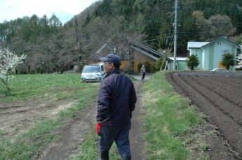 荒地をみるみるうちに立派な農園にしたスタッフ。